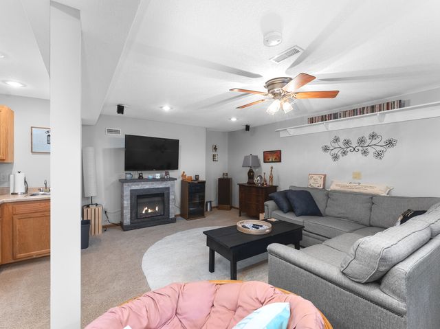 5018 Coventry Court, Davenport, IA 52807