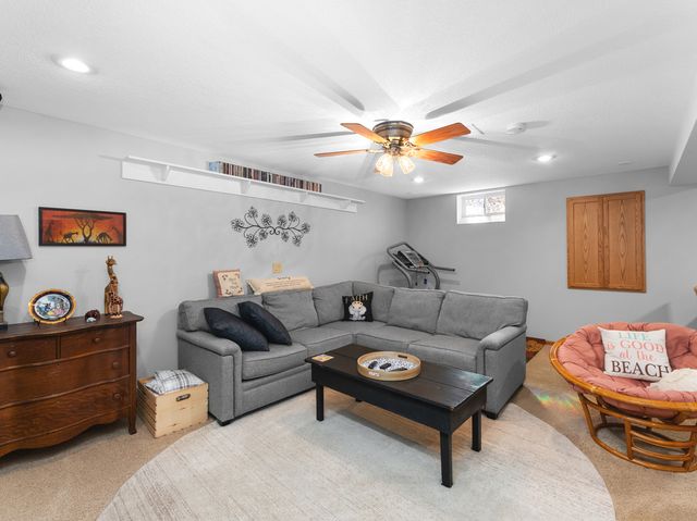 5018 Coventry Court, Davenport, IA 52807