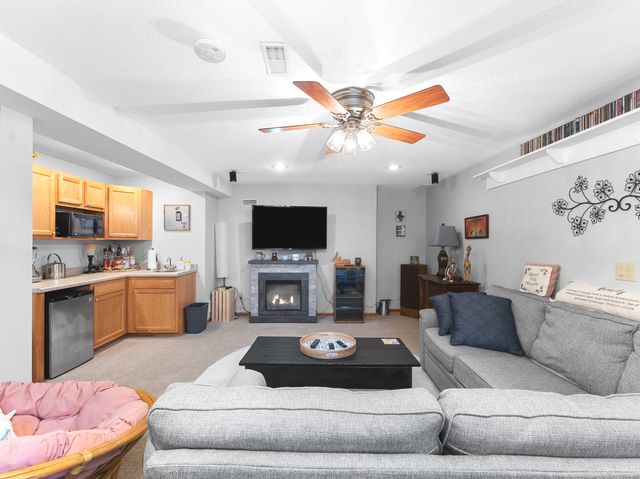 5018 Coventry Court, Davenport, IA 52807