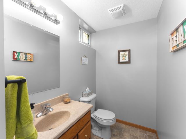 5018 Coventry Court, Davenport, IA 52807