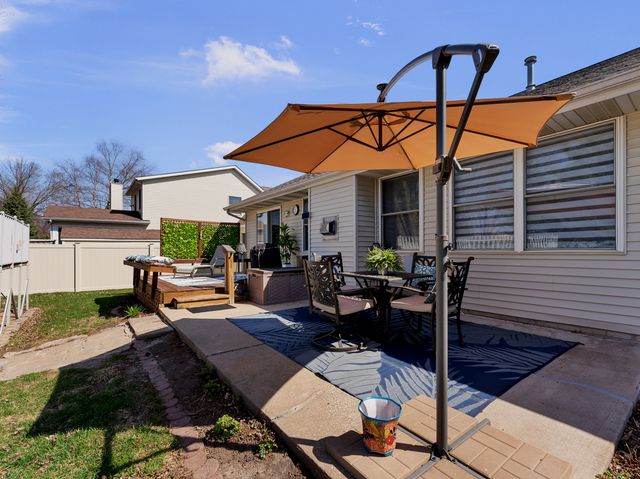 5018 Coventry Court, Davenport, IA 52807