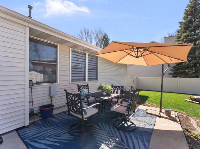 5018 Coventry Court, Davenport, IA 52807