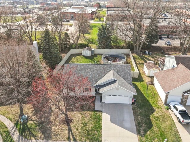 5018 Coventry Court, Davenport, IA 52807