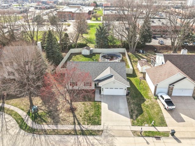 5018 Coventry Court, Davenport, IA 52807