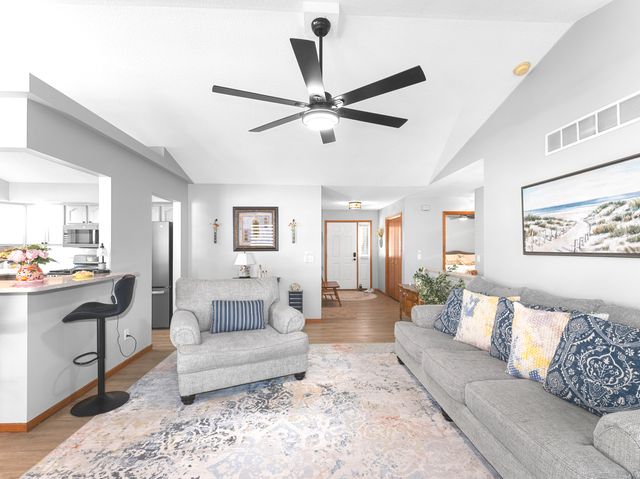 5018 Coventry Court, Davenport, IA 52807