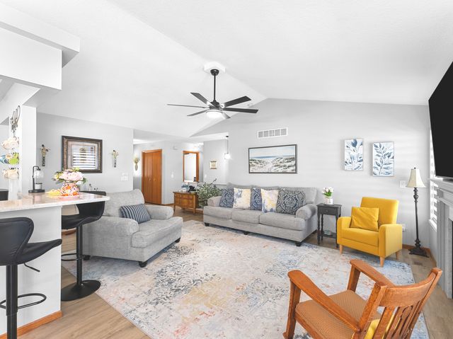 5018 Coventry Court, Davenport, IA 52807