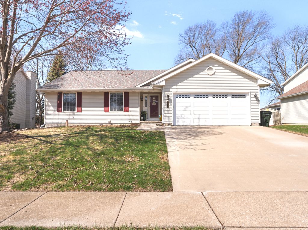 5018 Coventry Court, Davenport, IA 52807