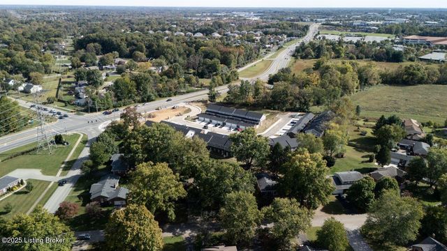 607 Burnett Farm Ln, Louisville, KY 40243