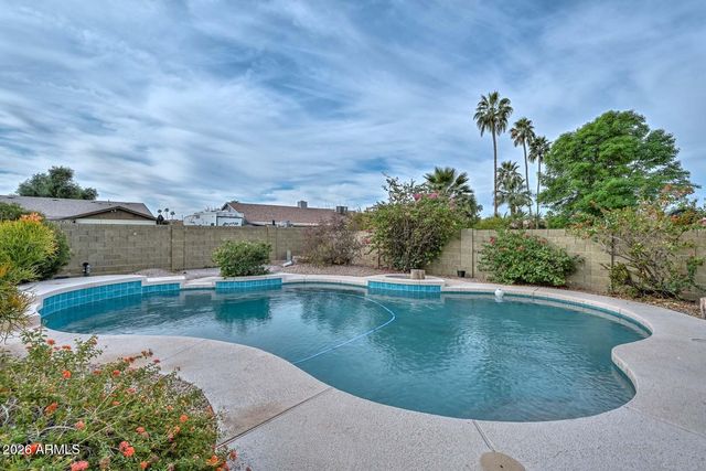 6107 W WINDROSE Drive, Glendale, AZ 85304