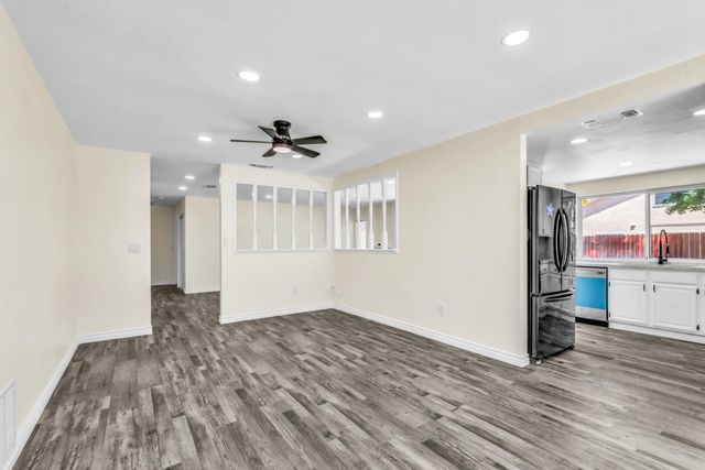 9081 Meadowdale Way, Elk Grove, CA 95624