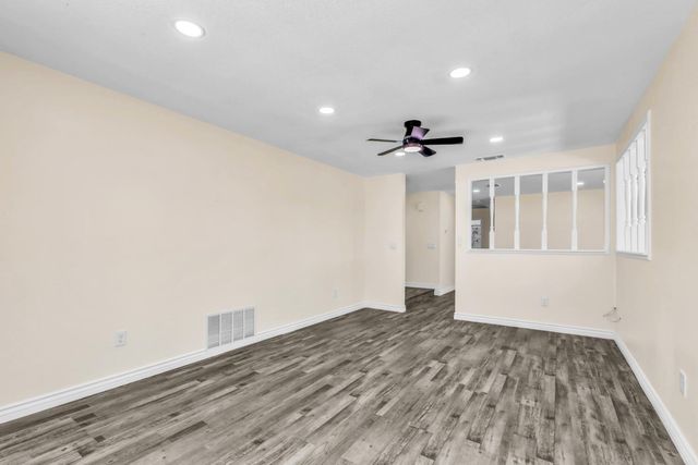9081 Meadowdale Way, Elk Grove, CA 95624