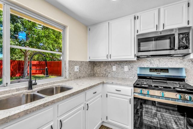 9081 Meadowdale Way, Elk Grove, CA 95624