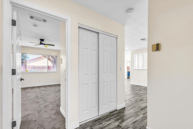 9081 Meadowdale Way, Elk Grove, CA 95624