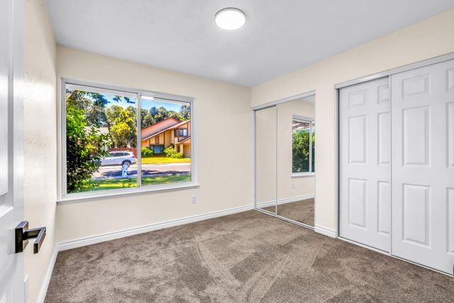 9081 Meadowdale Way, Elk Grove, CA 95624