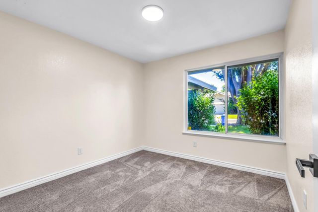 9081 Meadowdale Way, Elk Grove, CA 95624