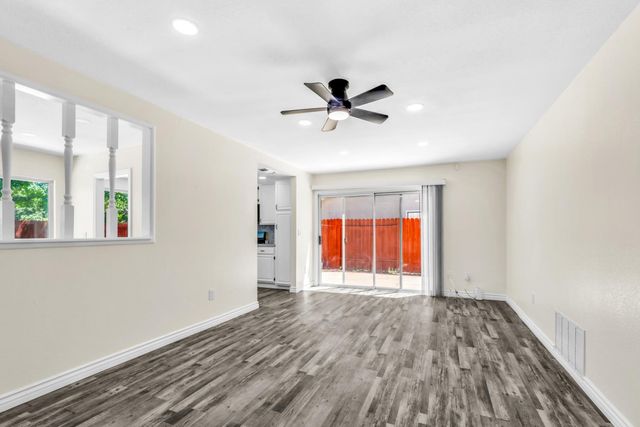 9081 Meadowdale Way, Elk Grove, CA 95624