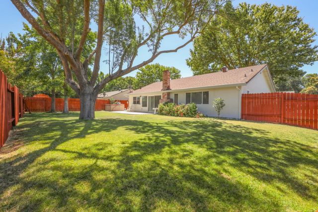 9081 Meadowdale Way, Elk Grove, CA 95624