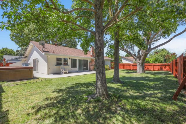 9081 Meadowdale Way, Elk Grove, CA 95624
