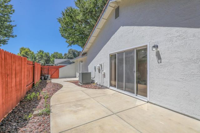9081 Meadowdale Way, Elk Grove, CA 95624