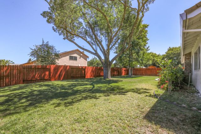 9081 Meadowdale Way, Elk Grove, CA 95624