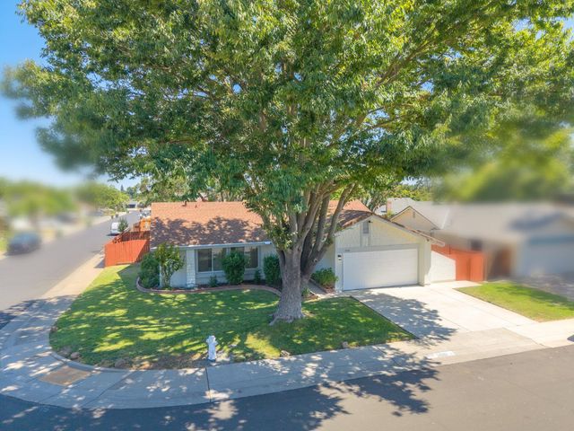 9081 Meadowdale Way, Elk Grove, CA 95624