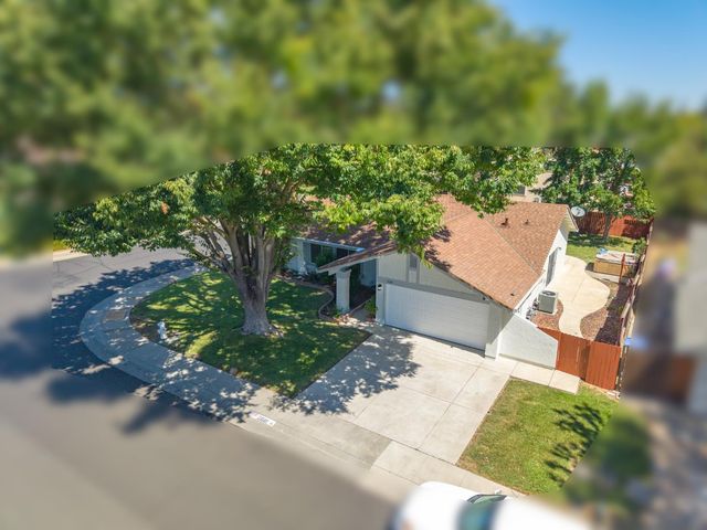9081 Meadowdale Way, Elk Grove, CA 95624