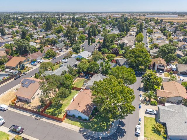 9081 Meadowdale Way, Elk Grove, CA 95624