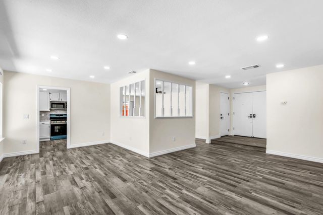 9081 Meadowdale Way, Elk Grove, CA 95624