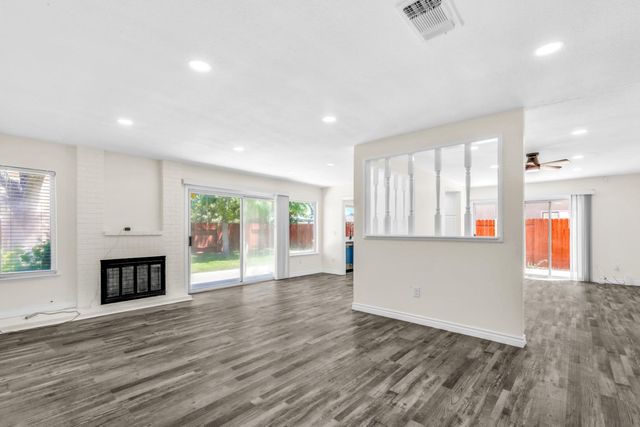 9081 Meadowdale Way, Elk Grove, CA 95624