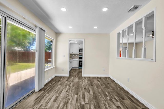 9081 Meadowdale Way, Elk Grove, CA 95624