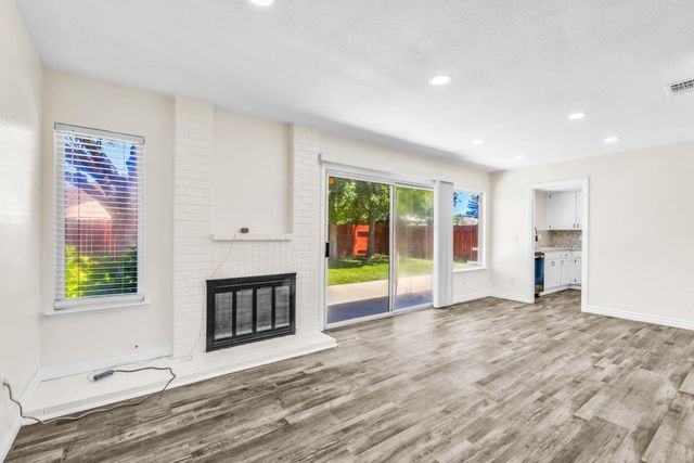 9081 Meadowdale Way, Elk Grove, CA 95624