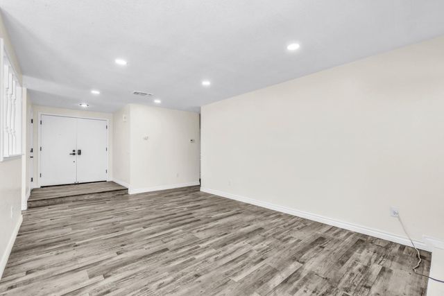 9081 Meadowdale Way, Elk Grove, CA 95624