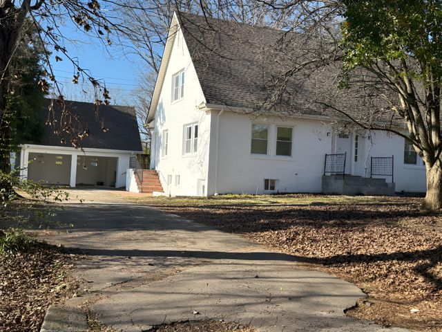 103 Springer Dr, Lawrenceburg, TN 38464