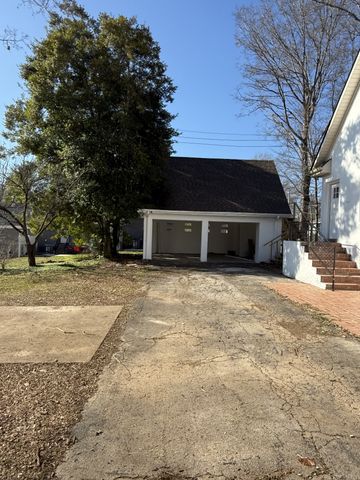 103 Springer Dr, Lawrenceburg, TN 38464