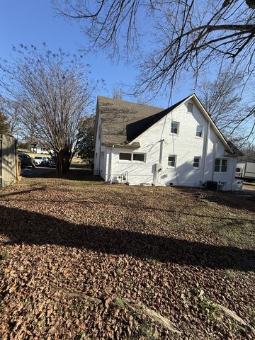 103 Springer Dr, Lawrenceburg, TN 38464