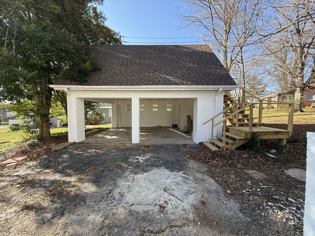 103 Springer Dr, Lawrenceburg, TN 38464