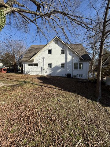 103 Springer Dr, Lawrenceburg, TN 38464