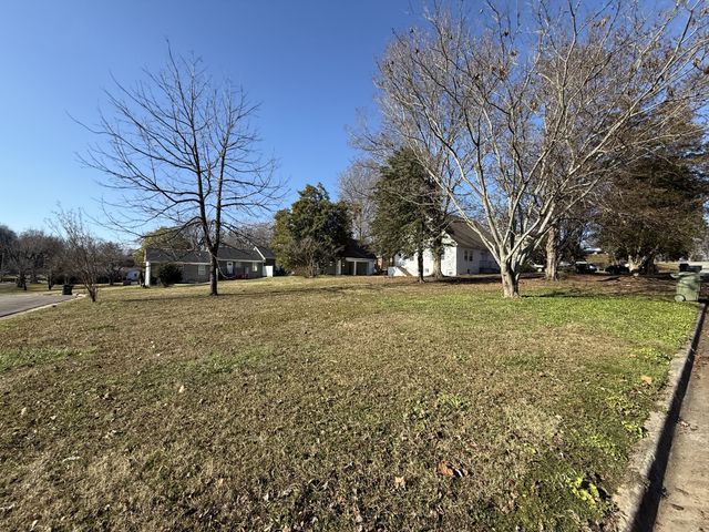 103 Springer Dr, Lawrenceburg, TN 38464