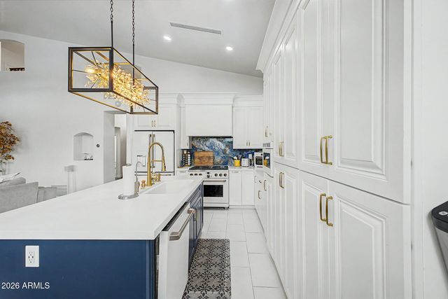 5477 W QUAIL Avenue, Glendale, AZ 85308