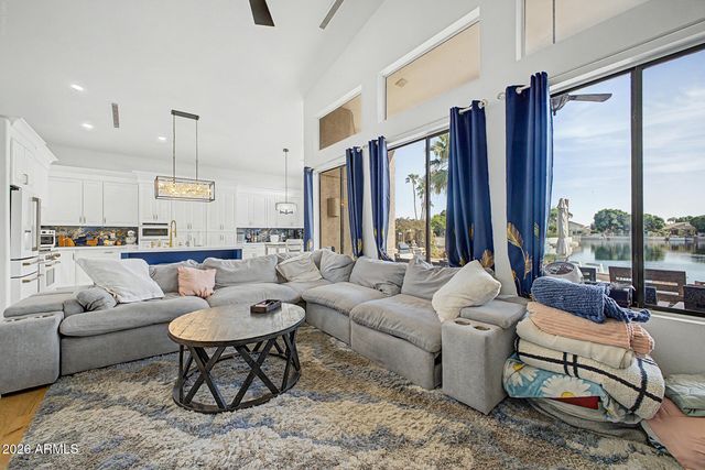 5477 W QUAIL Avenue, Glendale, AZ 85308