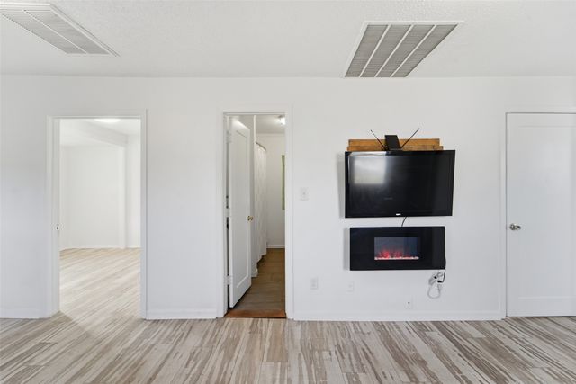 2644 Chicago Avenue, Des Moines, IA 50317