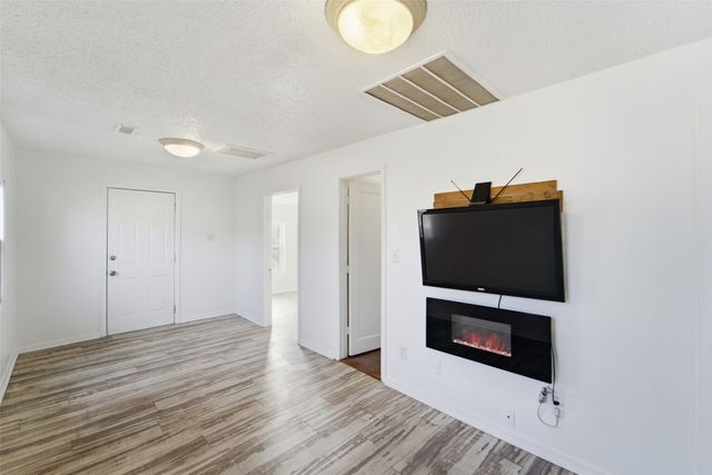 2644 Chicago Avenue, Des Moines, IA 50317