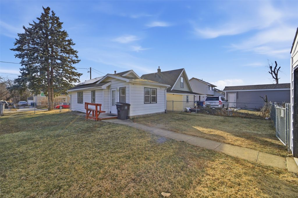 2644 Chicago Avenue, Des Moines, IA 50317