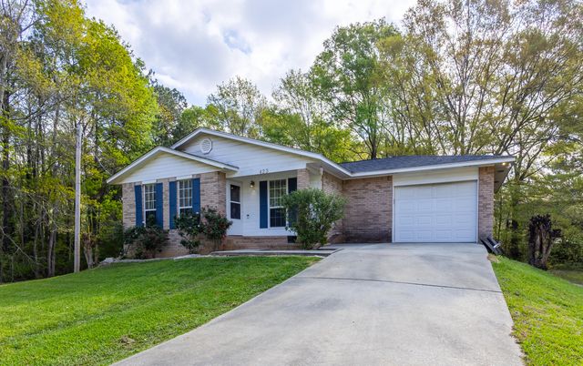 423 Sam Rayburn Dr., Hattiesburg, MS 39402