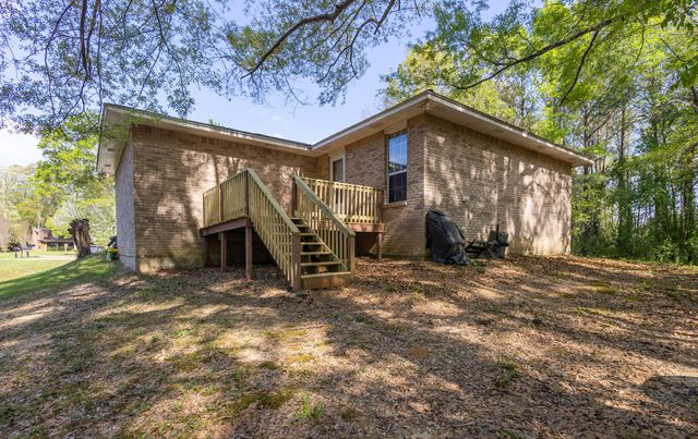 423 Sam Rayburn Dr., Hattiesburg, MS 39402