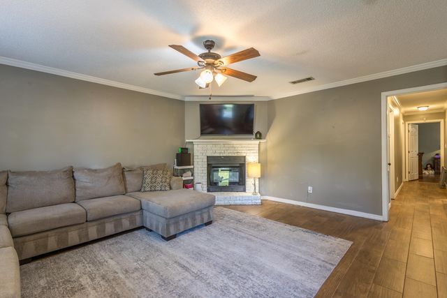 423 Sam Rayburn Dr., Hattiesburg, MS 39402