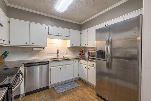 423 Sam Rayburn Dr., Hattiesburg, MS 39402