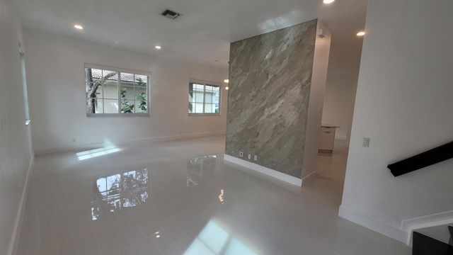 2345 Spanish, West Palm Beach, FL 33411