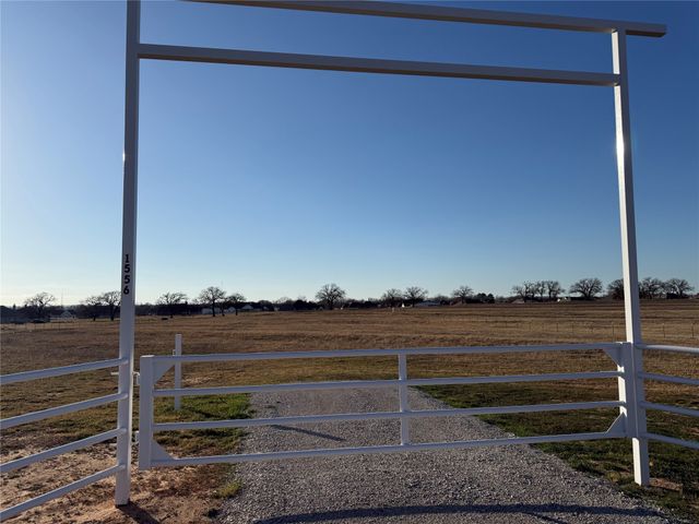 1556 Thoams Road, Springtown, TX 76082