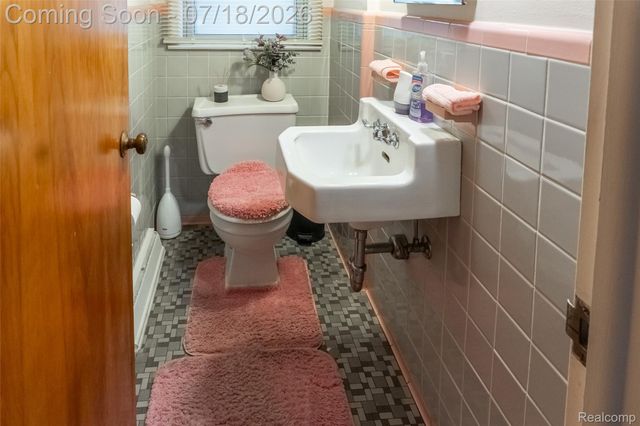 17751 Mayfield Street, Livonia, MI 48152